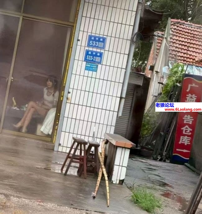 #南通#,#扫街# 另外对面两家水果店搞笑的很